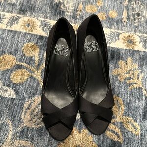 EUC Mootsies Tootsies black dress heels. Ladies size 7.5. Smoke free